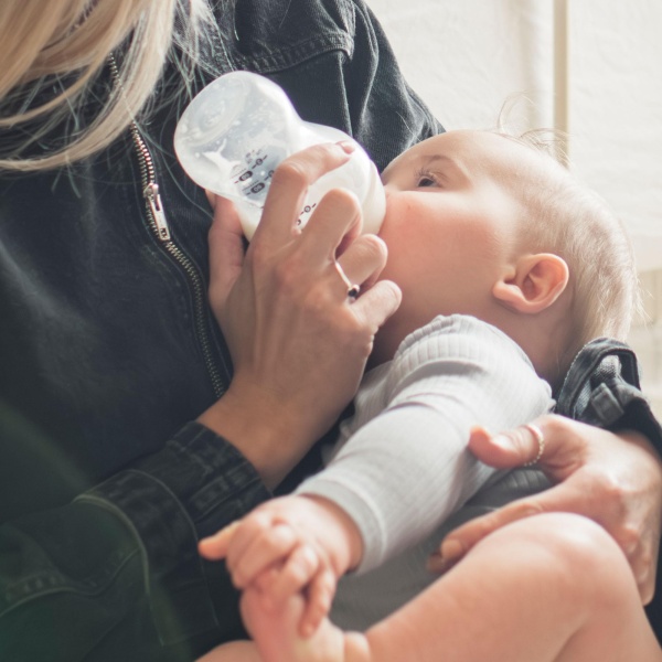 Tommee Tippee Baby Bottles, Natural Start Anti-Colic Baby Bottle with Slow Flow Breast-Like Teat, 150ml, 0m+, Self-Sterilising, Baby Feeding Essentials, Pack of 3 - Image 7