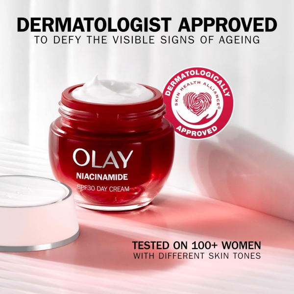 Olay Regenerist Niacinamide Day Cream Face Moisturiser SPF 30, Skincare with Niacinamide 99% Purity, Antioxidant Vitamin E, Anti Ageing Skin Care: Renews, Age Defies and Hydrates, Non-Greasy, 50ml - Image 9