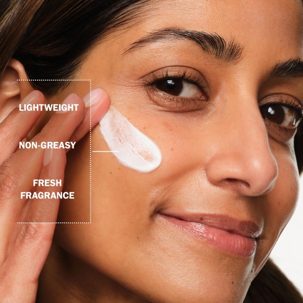 Olay Regenerist Niacinamide Day Cream Face Moisturiser SPF 30, Skincare with Niacinamide 99% Purity, Antioxidant Vitamin E, Anti Ageing Skin Care: Renews, Age Defies and Hydrates, Non-Greasy, 50ml - Image 10